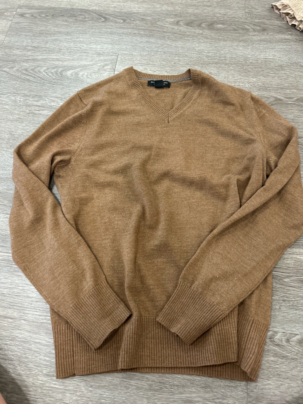 Banana Republic Men's V-Neck Sweater in Camel